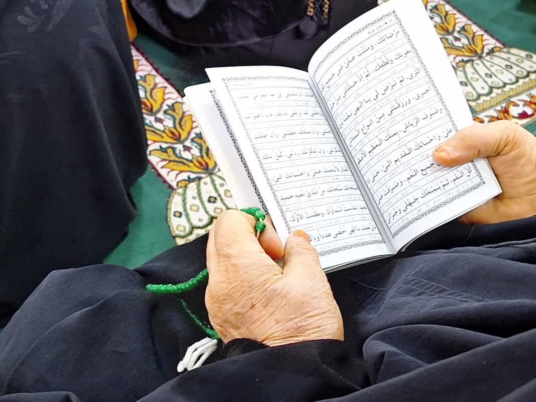 آئین پرفیض دعای عرفه در گناوه برگزار شد