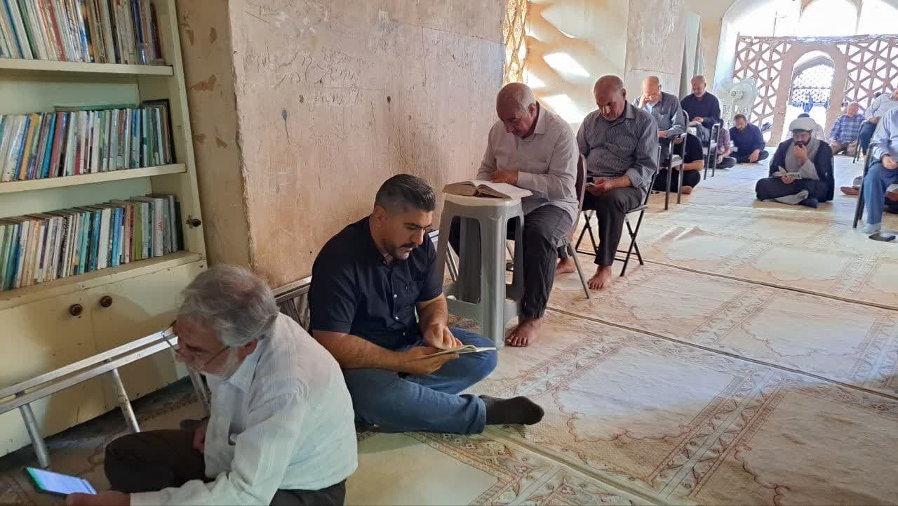 طنینانداز شدن نوای عرفه در اردستان؛ جلوهای از بندگی و شور معنوی