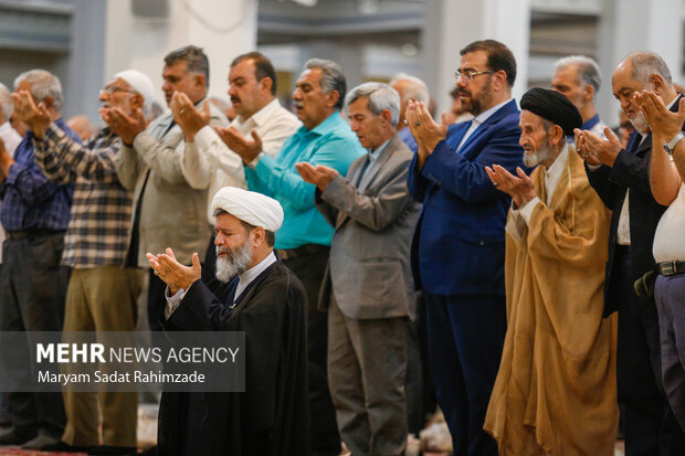 اقامه نماز عید قربان در حرم شاهچراغ(ع)