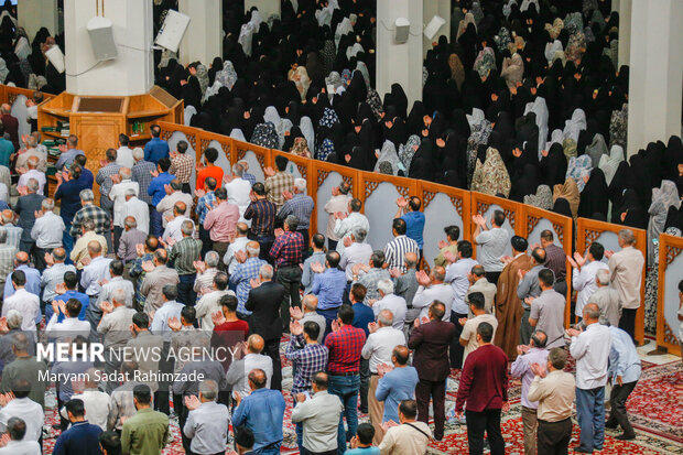 اقامه نماز عید قربان در حرم شاهچراغ(ع)