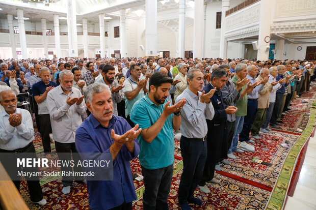 اقامه نماز عید قربان در حرم شاهچراغ(ع)