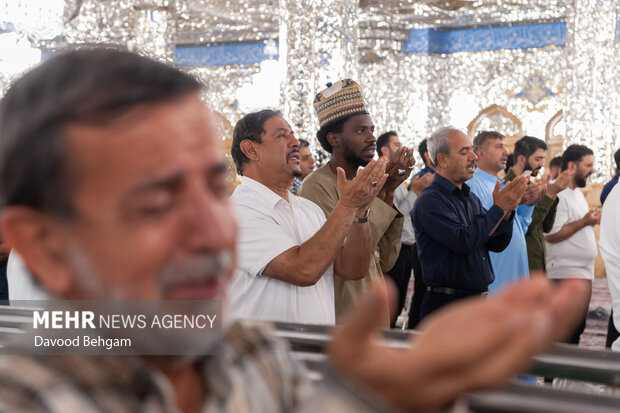 نماز عید قربان در حرم مطهر امام رضا (ع)