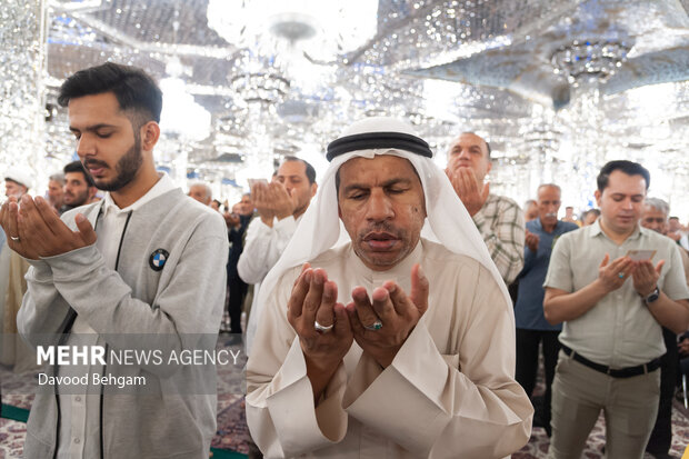 نماز عید قربان در حرم مطهر امام رضا (ع)