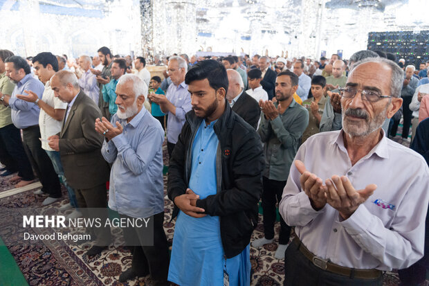 نماز عید قربان در حرم مطهر امام رضا (ع)