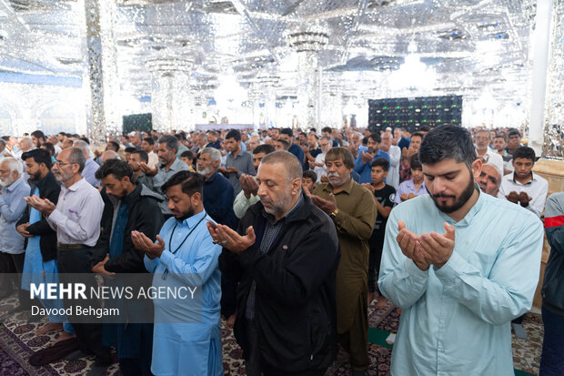 نماز عید قربان در حرم مطهر امام رضا (ع)