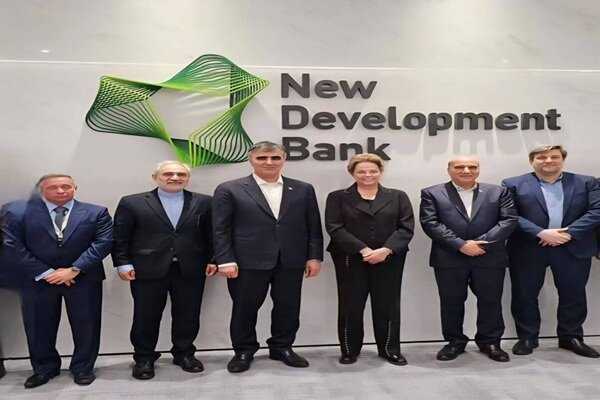 رئيس البنك المركزي الإيراني يؤكد على تعزيز التعاون المصرفي مع مجموعة بريكس