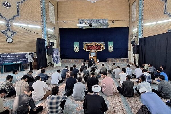 ۱۰۰ دانشجو با جایگاه و رسالت حوزه علمیه آشنا شدند