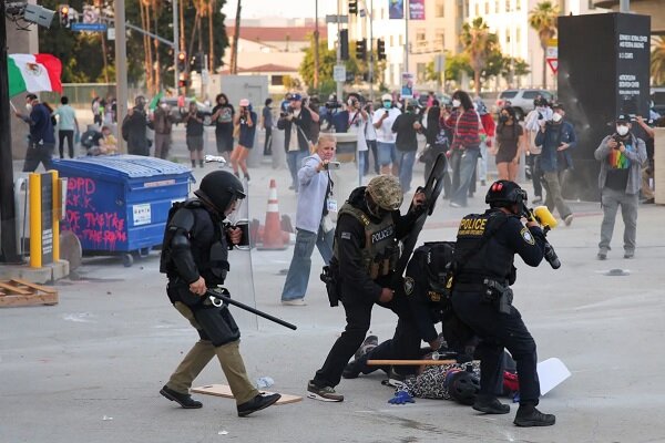 US police, protesters clash in Los Angeles after raids