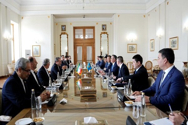 دیدار معاون نخست‌وزیر و وزیر خارجه قزاقستان با عراقچی