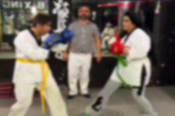 «سود بلاهت»؛ چگونه نمایش نادانی در اینستاگرام به درآمد تبدیل شد