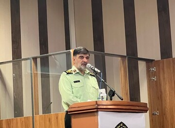 با افرادی که امنیت روانی مردم را به مخاطره می اندازند برخورد می کنیم