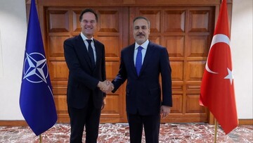 گفتگوی وزیر خارجه ترکیه و دبیرکل ناتو با محوریت اوکراین