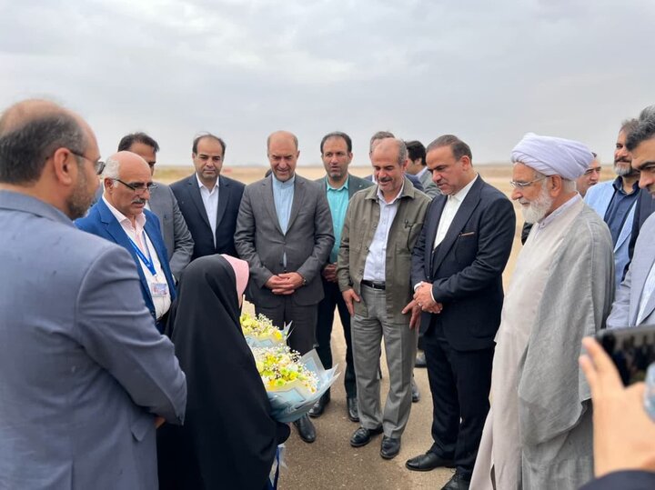 معاون وزیر راه و شهرسازی وارد فرودگاه گناباد شد