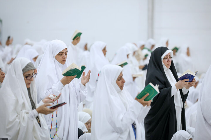 Hajj pilgrims join annual ‘Disavowal of Pagans’ ceremony at Arafat