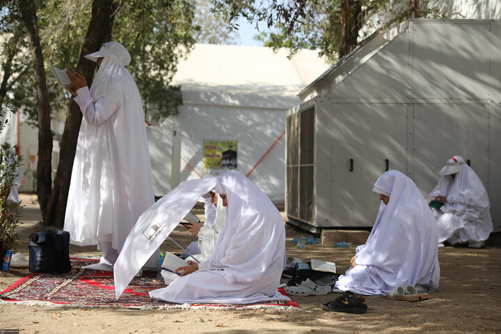 Hajj pilgrims join annual ‘Disavowal of Pagans’ ceremony at Arafat