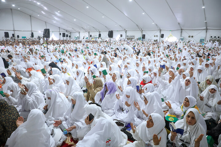 Hajj pilgrims join annual ‘Disavowal of Pagans’ ceremony at Arafat