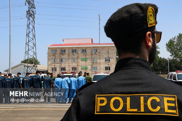 نمایشگاه دستاوردهای پلیس گیلان در طرح برخورد با ارازل و اوباش