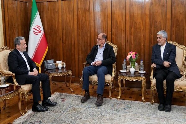 تأکید عراقچی بر حمایت از کاروانهای ورزشی اعزامی به خارج کشور