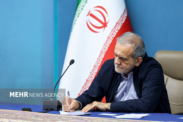 Pezeshkian expresses condolences on passing of prof. Akasheh