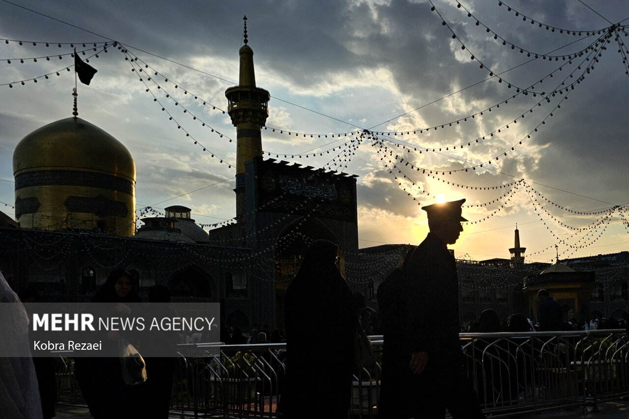 خادمان