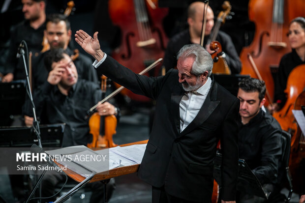 شنیدن صداهای قدیمی خاطرهساز در کنسرت ارکستر موسیقی ملی