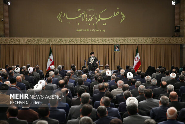نواب البرلمان يلتقون بقائد الثورة الاسلامية