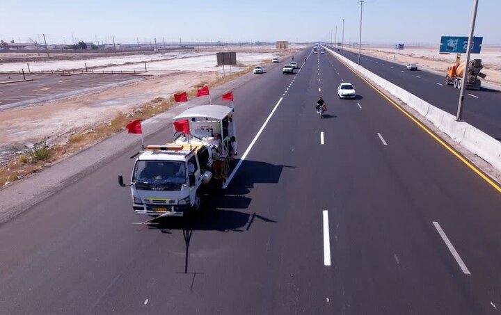 خط کشی جاده با رنگ نانو برای نخستین بار در استان بوشهر اجرا شد خط کشی جاده با رنگ نانو برای نخستین بار در استان بوشهر اجرا شد