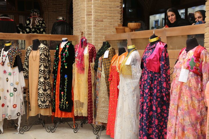 نمایشگاه «از گذشته تا امروز»؛ مروری بر تاریخ پوشاک کُردی در سنندج