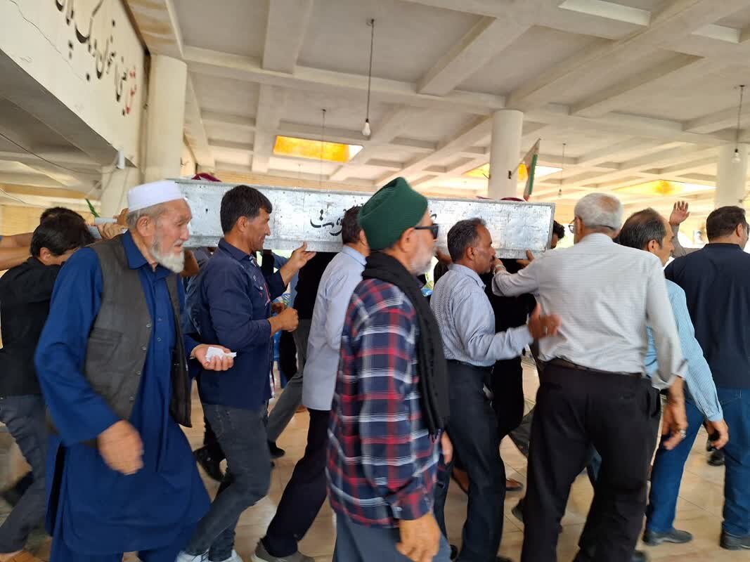 مراسم تشییع پیکر پدر شهید مدافع حرم در گناوه برگزار شد مراسم تشییع پیکر پدر شهید مدافع حرم در گناوه برگزار شد