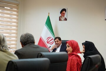 مخبر: صنعت فرش می‌تواند به یک عرصه اقتصادی تحول‌ساز بدل شود
