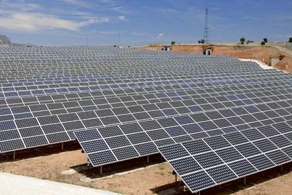 افتتاح ثمانية محطات للطاقة الشمسية في العاصمة الايرانية، طهران