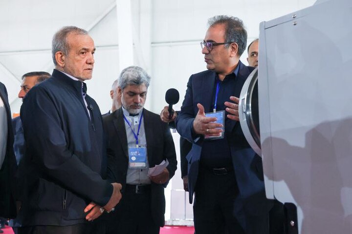 الرئيس الايراني: مساعي الأعداء لعرقلة تقدم إيران ليست سوى وهم