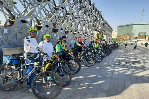 رکابزنی با هدف همدلی؛ کودکان اوتیسم در کنار دوچرخهسواران تهرانی