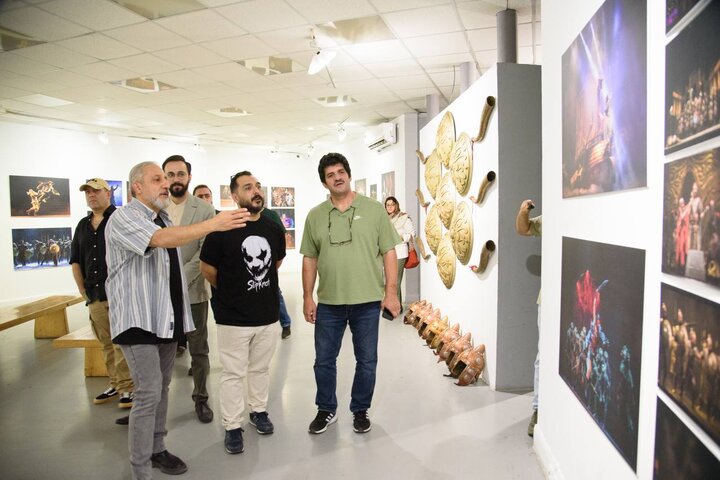 رسول خادم نمایشگاه «تَن‌پوشِ پهلوان» را افتتاح کرد