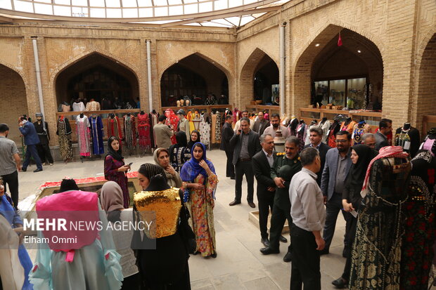 نمایشگاه مد و لباس کردی و صنایع دستی در سنندج