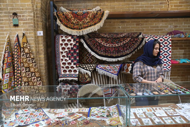 نمایشگاه مد و لباس کردی و صنایع دستی در سنندج