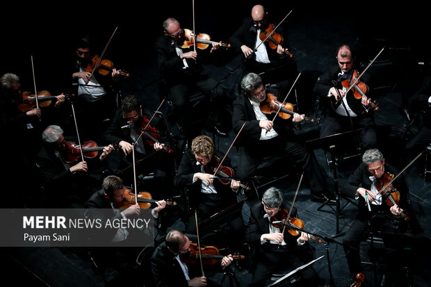 Толстой в Иране, Фирдоуси в России