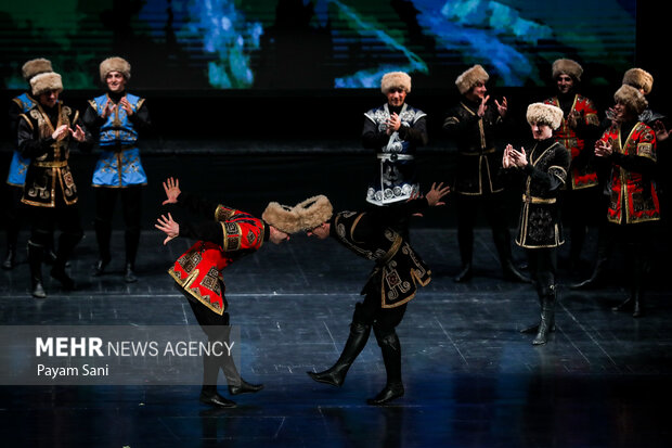 Толстой в Иране, Фирдоуси в России