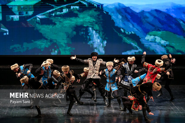 Толстой в Иране, Фирдоуси в России