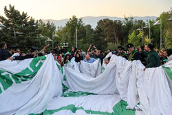 أكبر راية علوية ترفرف في سماء طهران