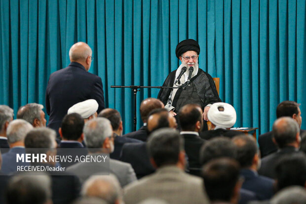 دیدار نمایندگان مجلس شورای اسلامی با رهبر معظم انقلاب اسلامی 9