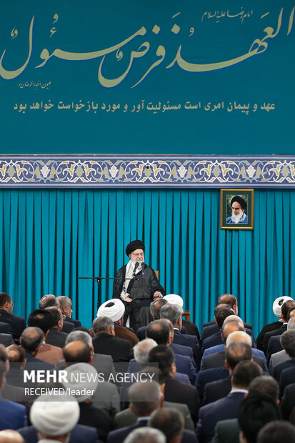 دیدار نمایندگان مجلس شورای اسلامی با رهبر معظم انقلاب اسلامی 18