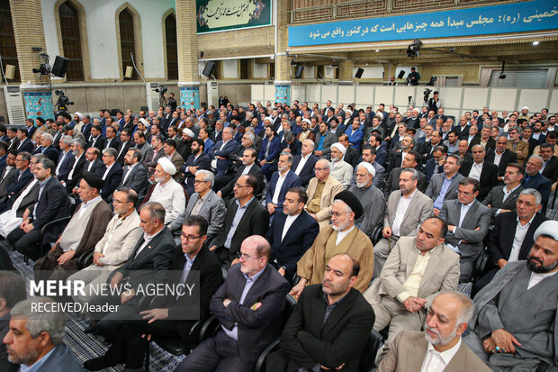 دیدار نمایندگان مجلس شورای اسلامی با رهبر معظم انقلاب اسلامی 25