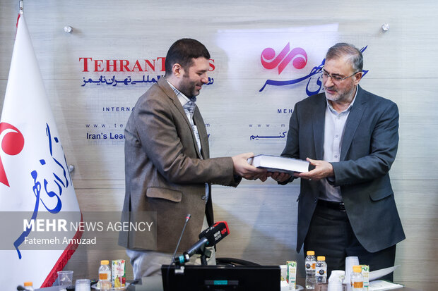 آیین رونمایی از کتاب «جلوهگاه عشق» 24