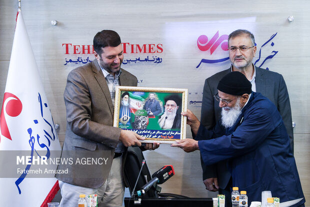 آیین رونمایی از کتاب «جلوهگاه عشق» 25