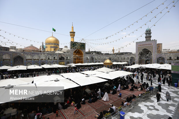 حرم مطهر امام رضا (ع) در روز میلاد امام هادی (ع)