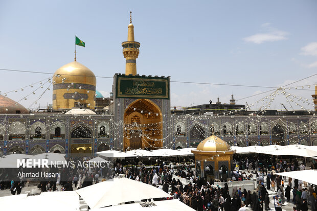 حرم مطهر امام رضا (ع) در روز میلاد امام هادی (ع)