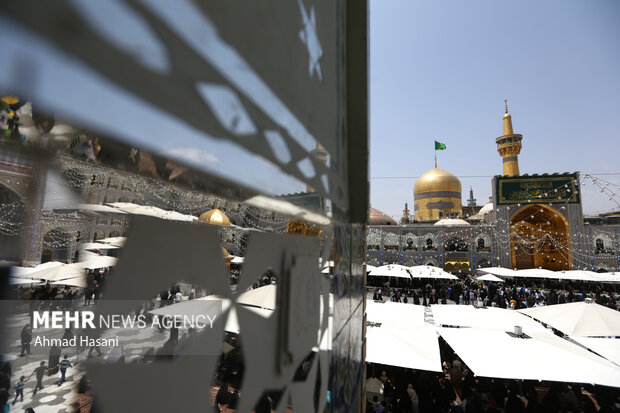 حرم مطهر امام رضا (ع) در روز میلاد امام هادی (ع)