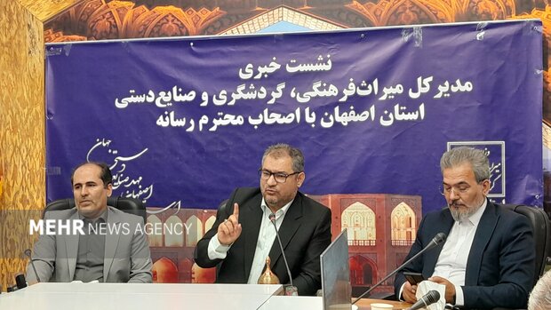 احتمال توقف عبور مترو از حریم مسجد جامع اصفهان؛ بودجه میراث در تنگناست