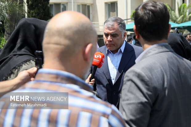 محسن پاک‌نژاد وزیر نفت درحاشیه جلسه هیئت دولت
